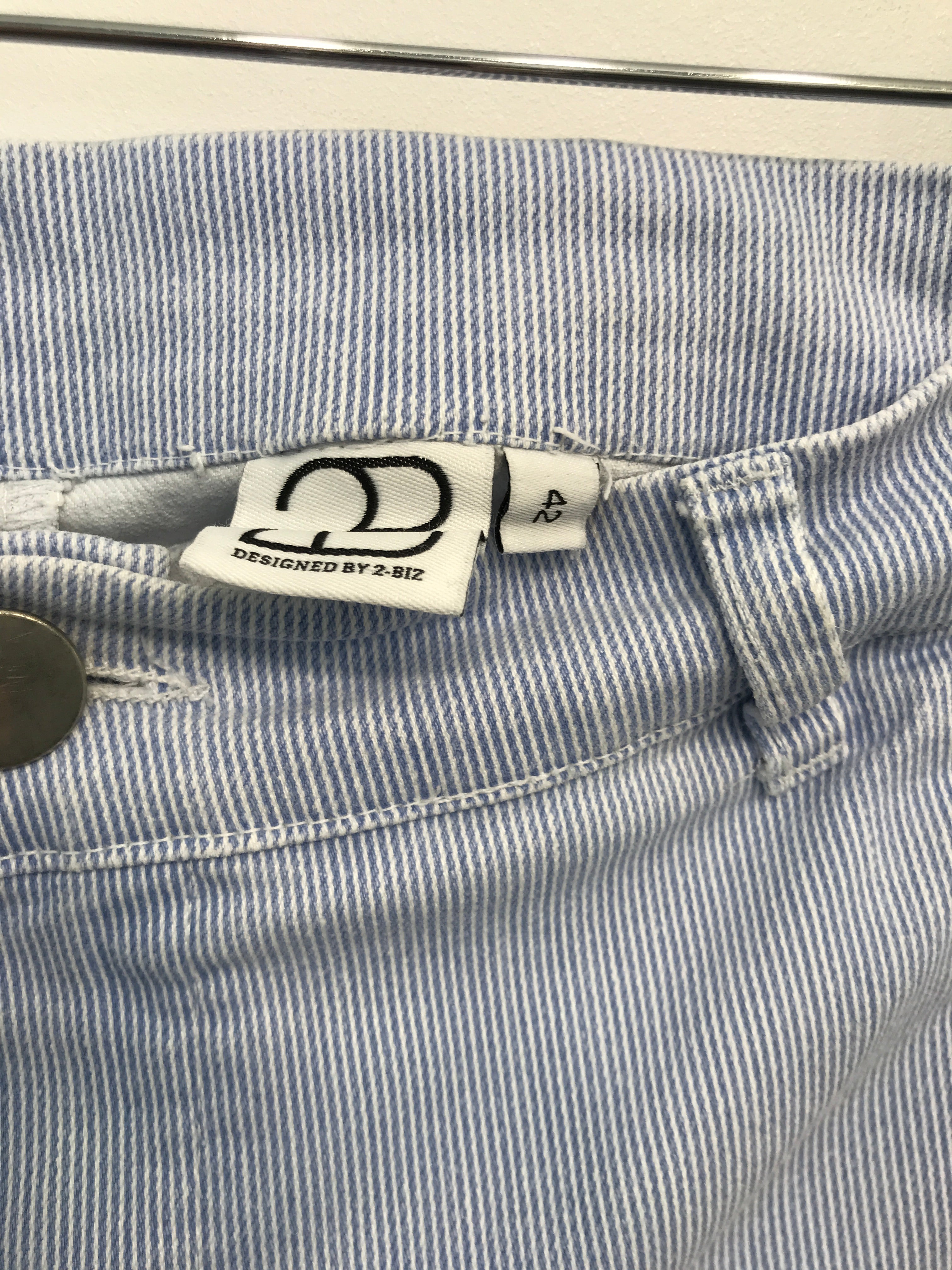 2-Biz Shorts